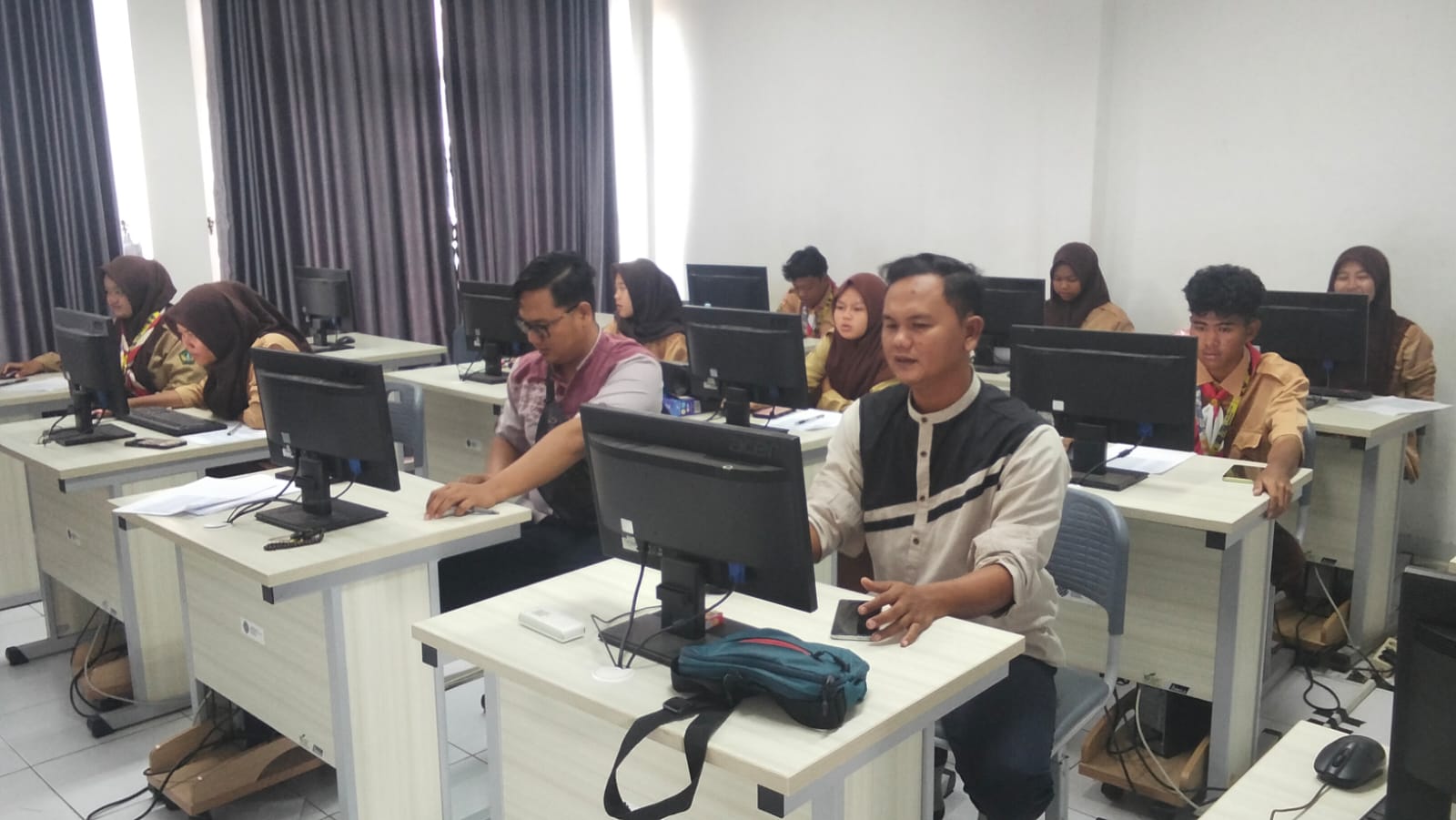 Mengikuti Jejak Para Tamatan, SMK Al Inayah Kutamukti Terus Berbenah melalui Tracer Study
